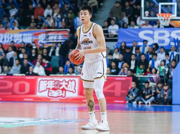 屋漏偏逢連夜雨！張鎮(zhèn)麟7中1僅得2分2板4助 末節(jié)受傷離場